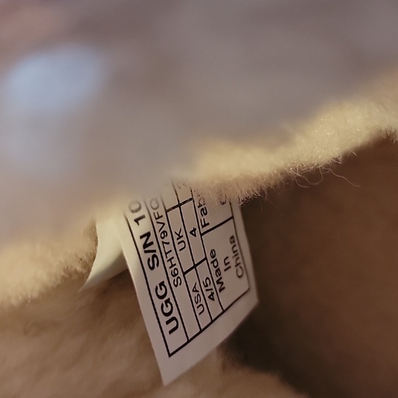 Ugg Cozy Pink and Cream Baby Booties Shoes Size 4 5 Sheepskin - Picture 7 of 7